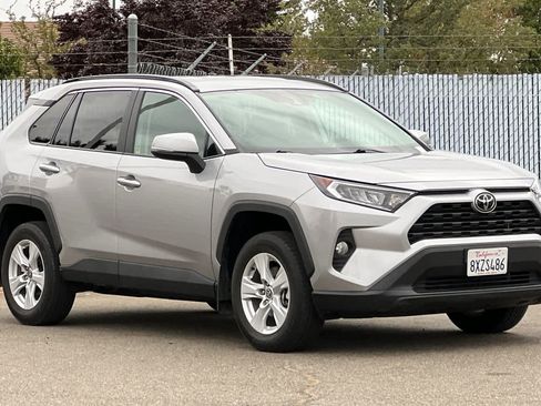 Certified 2021 Toyota RAV4 XLE w/ XLE Grade Weather Package AWD/4WD image 7