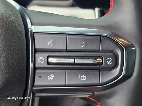 Used 2024 GMC Canyon AT4X image 24