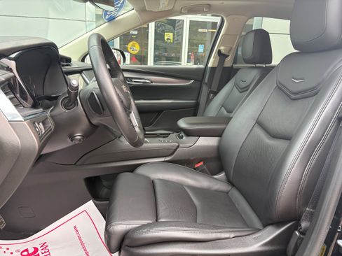 Used 2017 Cadillac XT5 Luxury w/ Driver Awareness Package AWD/4WD image 16