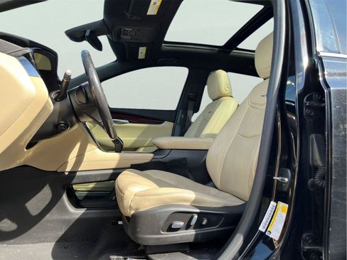 Used 2018 Cadillac XT5 Luxury w/ Driver Awareness Package FWD image 7