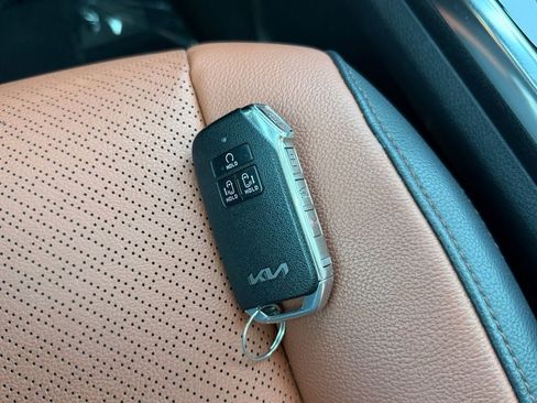 Used 2024 Kia Carnival SX Prestige FWD image 31