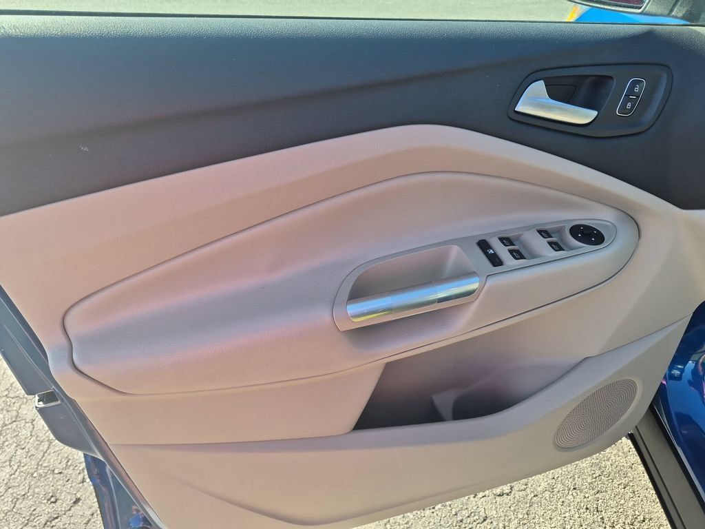 Used 2017 Ford Escape SE FWD image 10