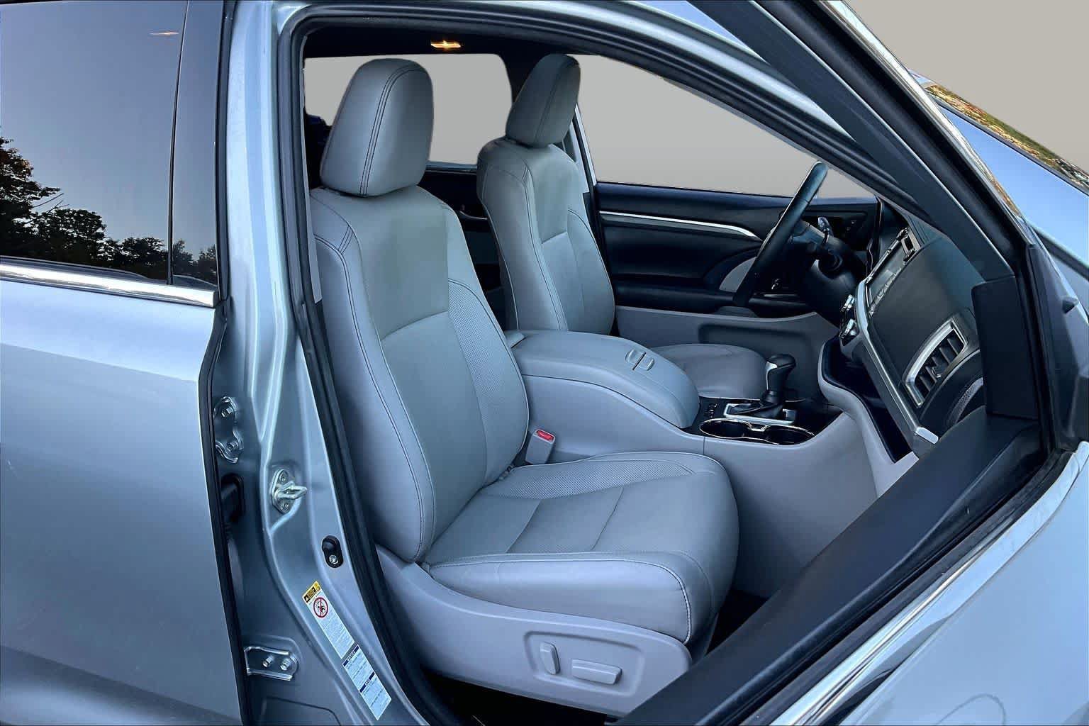 Certified 2018 Toyota Highlander Limited AWD/4WD image 7