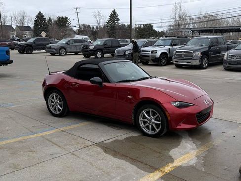 Used 2017 MAZDA MX-5 Miata Sport image 7