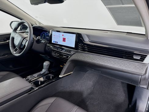 Used 2025 Toyota Camry XLE w/ Premium Plus Package image 27