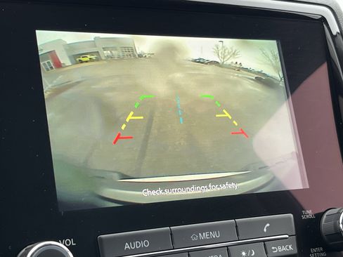 Used 2023 Nissan Frontier SV image 29