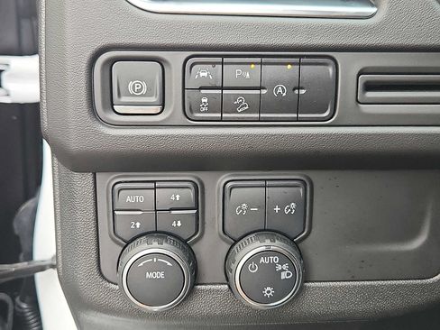 Used 2024 Chevrolet Tahoe Premier AWD/4WD image 22