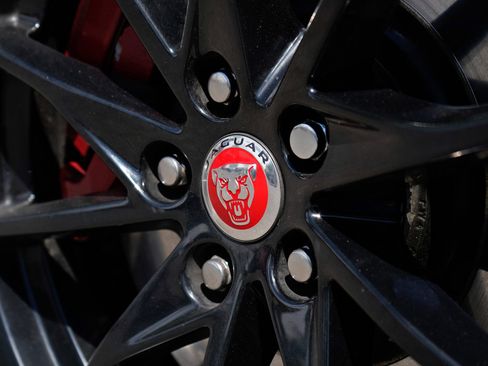 Used 2018 Jaguar F-TYPE Coupe RWD image 7