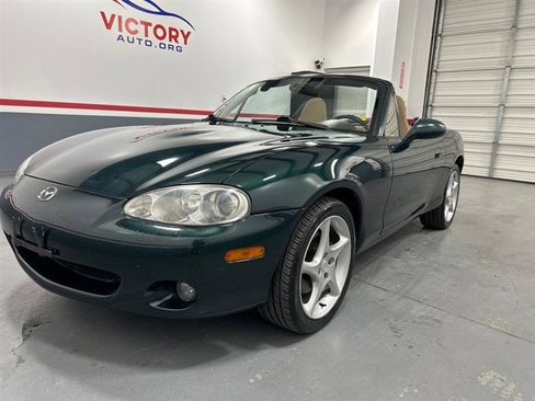 Used 2001 MAZDA MX-5 Miata Base image 17