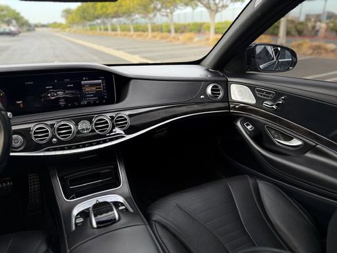 Used 2020 Mercedes-Benz S 560 Sedan image 19