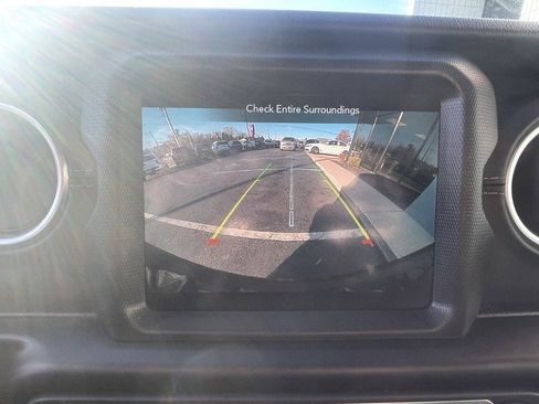 Used 2022 Jeep Wrangler Unlimited Sahara image 20