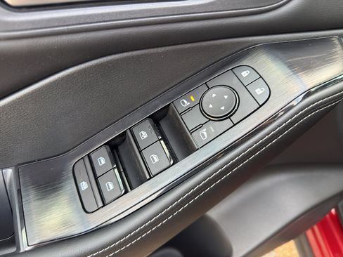 Certified 2025 Nissan Rogue SV AWD/4WD image 12