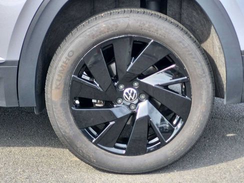 Used 2024 Volkswagen Atlas SE w/ Black Wheel Package AWD/4WD image 14