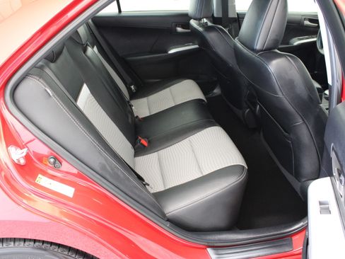 Used 2012 Toyota Camry SE FWD image 32