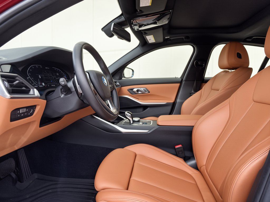 Used 2022 BMW 330e xDrive w/ Premium Package AWD/4WD image 5