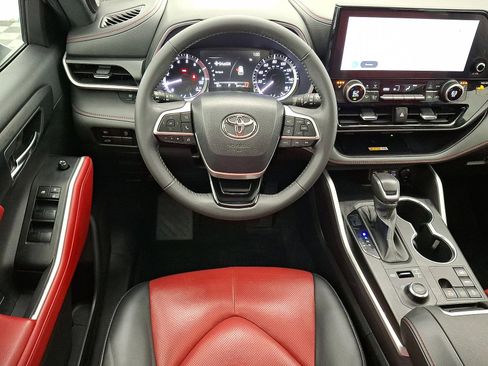 Used 2024 Toyota Highlander XSE AWD/4WD image 13