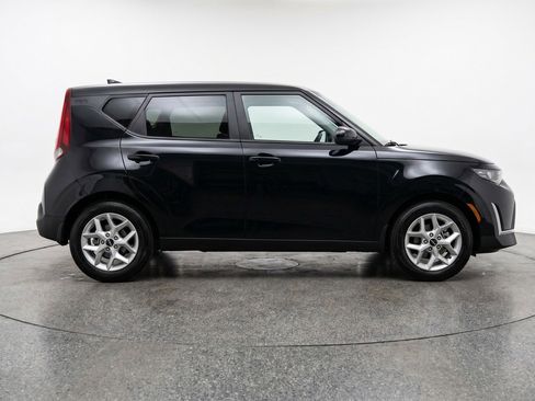 Used 2025 Kia Soul LX w/ LX Technology Package FWD image 11