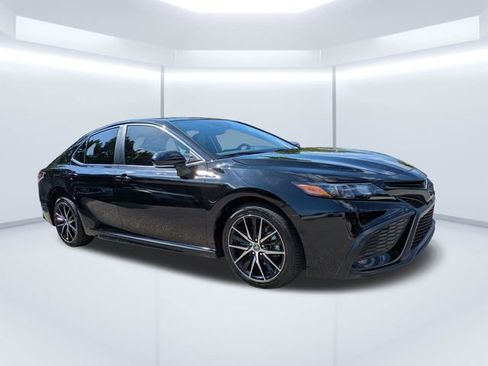 Used 2023 Toyota Camry SE w/ Convenience Package FWD image 2