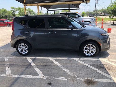 Used 2021 Kia Soul S FWD image 4
