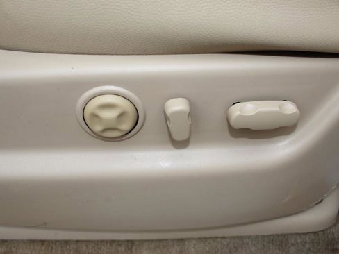 Used 2012 Chevrolet Suburban LTZ image 27