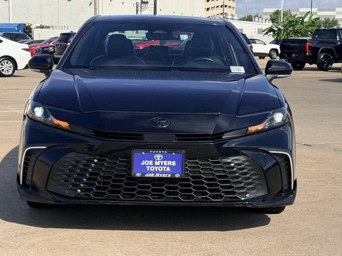 Used 2025 Toyota Camry SE w/ Convenience Package FWD image 3