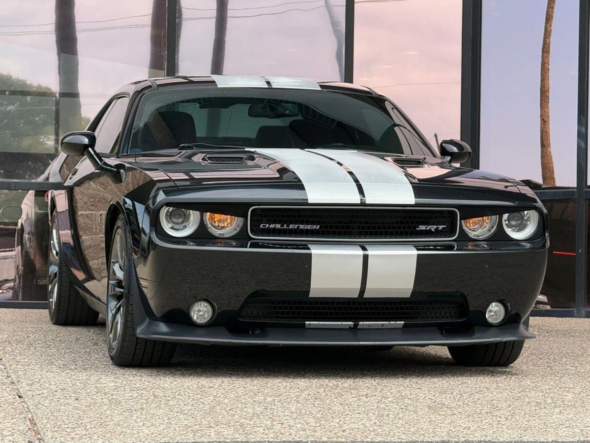 Used 2013 Dodge Challenger SRT8 w/ Harman Kardon Audio Group RWD image 18