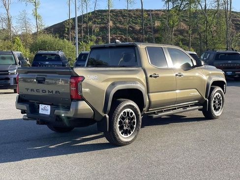 Used 2025 Toyota Tacoma TRD Off-Road AWD/4WD image 30