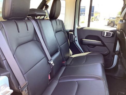 Used 2024 Jeep Wrangler Unlimited Sahara w/ Technology Group AWD/4WD image 37