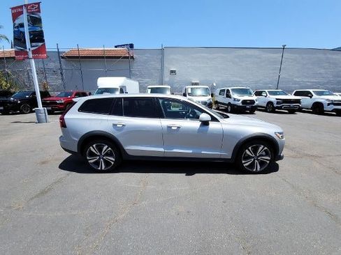 Used 2025 Volvo V60 B5 Cross Country Plus AWD/4WD image 9