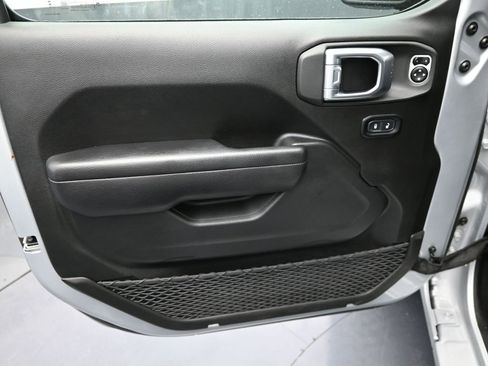 Used 2024 Jeep Wrangler Sport S image 11