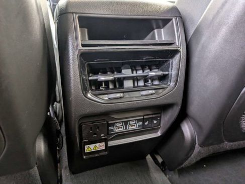 Used 2022 Jeep Grand Cherokee Limited w/ Luxury Tech Group II RWD image 15