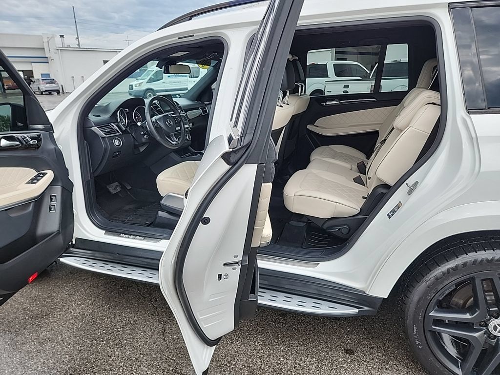 Used 2018 Mercedes-Benz GLS 550 4MATIC image 10