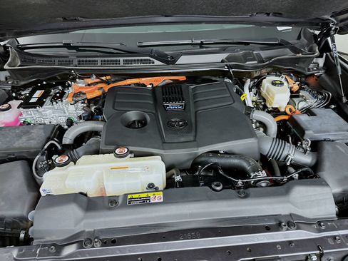 Certified 2024 Toyota Sequoia Platinum AWD/4WD image 32