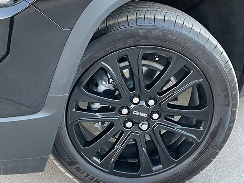 Used 2023 GMC Acadia SLE w/ Driver Convenience Package image 9