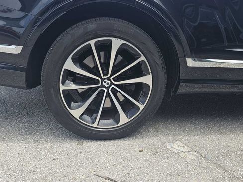 Used 2023 Bentley Bentayga AWD/4WD image 10