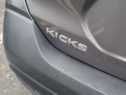Used 2019 Nissan Kicks S image 18