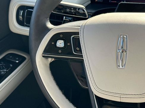 Used 2025 Lincoln Aviator 2WD image 16
