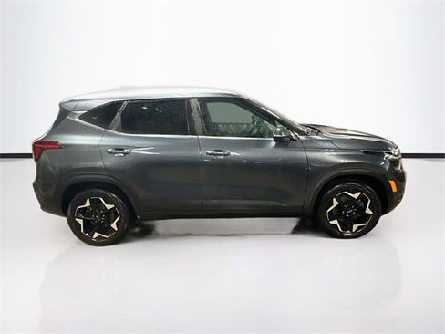 Used 2025 Kia Seltos EX image 8