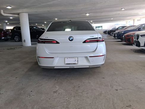 Certified 2024 BMW i7 eDrive50 w/ Premium Package 2 image 7