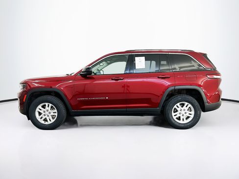 Used 2023 Jeep Grand Cherokee Laredo w/ Luxury Tech Group I AWD/4WD image 4