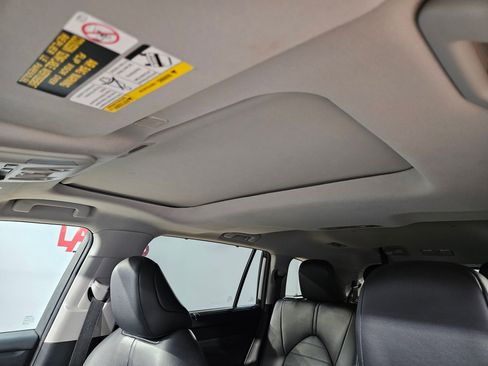 Used 2024 Toyota Highlander XLE image 25