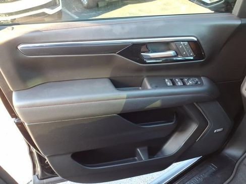 Used 2025 Chevrolet Suburban RST w/ Comfort Package AWD/4WD image 31