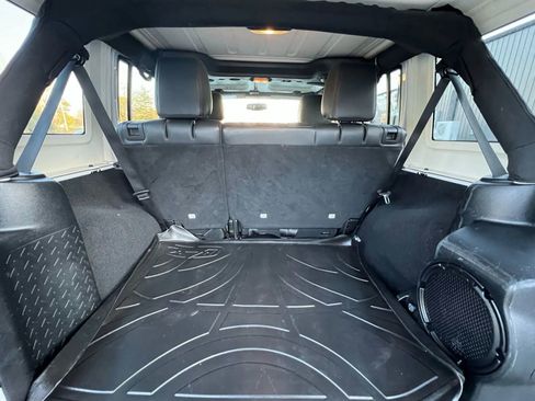 Used 2014 Jeep Wrangler Unlimited Sahara image 11