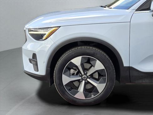 Used 2025 Volvo XC40 B5 Plus AWD/4WD image 38