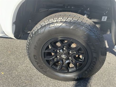 Certified 2019 Toyota Tacoma TRD Sport image 32