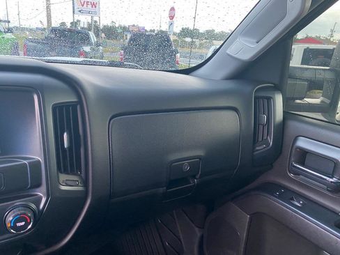 Used 2018 Chevrolet Silverado 1500 Custom w/ Custom Value Package AWD/4WD image 30