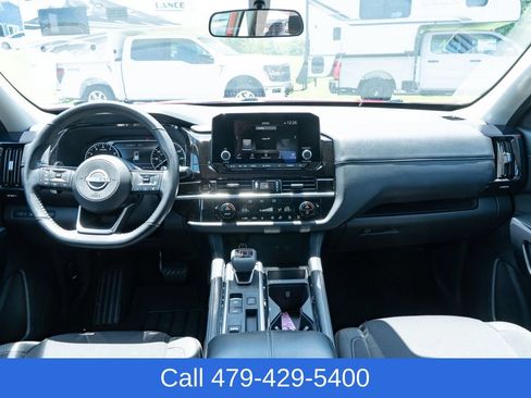 Used 2025 Nissan Pathfinder SV FWD image 31
