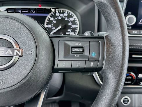 Used 2023 Nissan Rogue SV AWD/4WD image 17