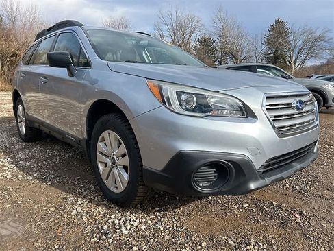 Used 2017 Subaru Outback 2.5i image 3