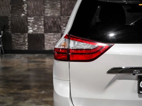 Used 2019 Toyota Sienna Limited Premium AWD/4WD image 42